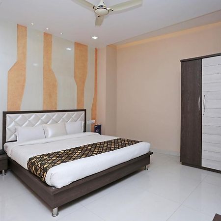 Oyo 10360 Hotel Grand Manoranjan Gorakhpur Bagian luar foto