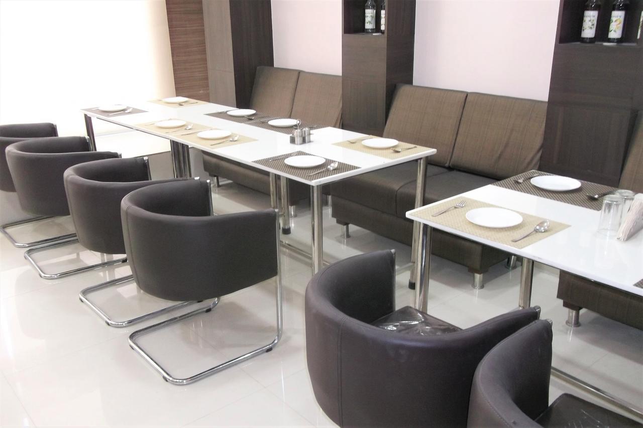 Oyo 10360 Hotel Grand Manoranjan Gorakhpur Bagian luar foto