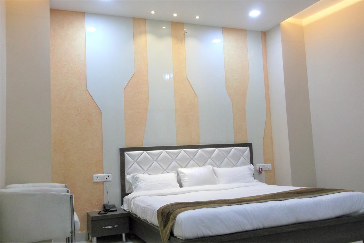 Oyo 10360 Hotel Grand Manoranjan Gorakhpur Bagian luar foto