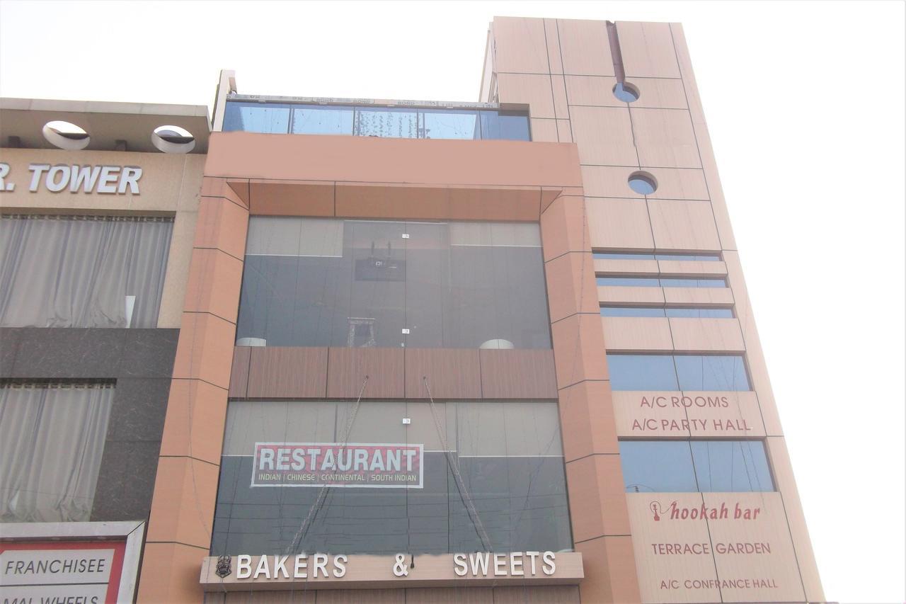 Oyo 10360 Hotel Grand Manoranjan Gorakhpur Bagian luar foto