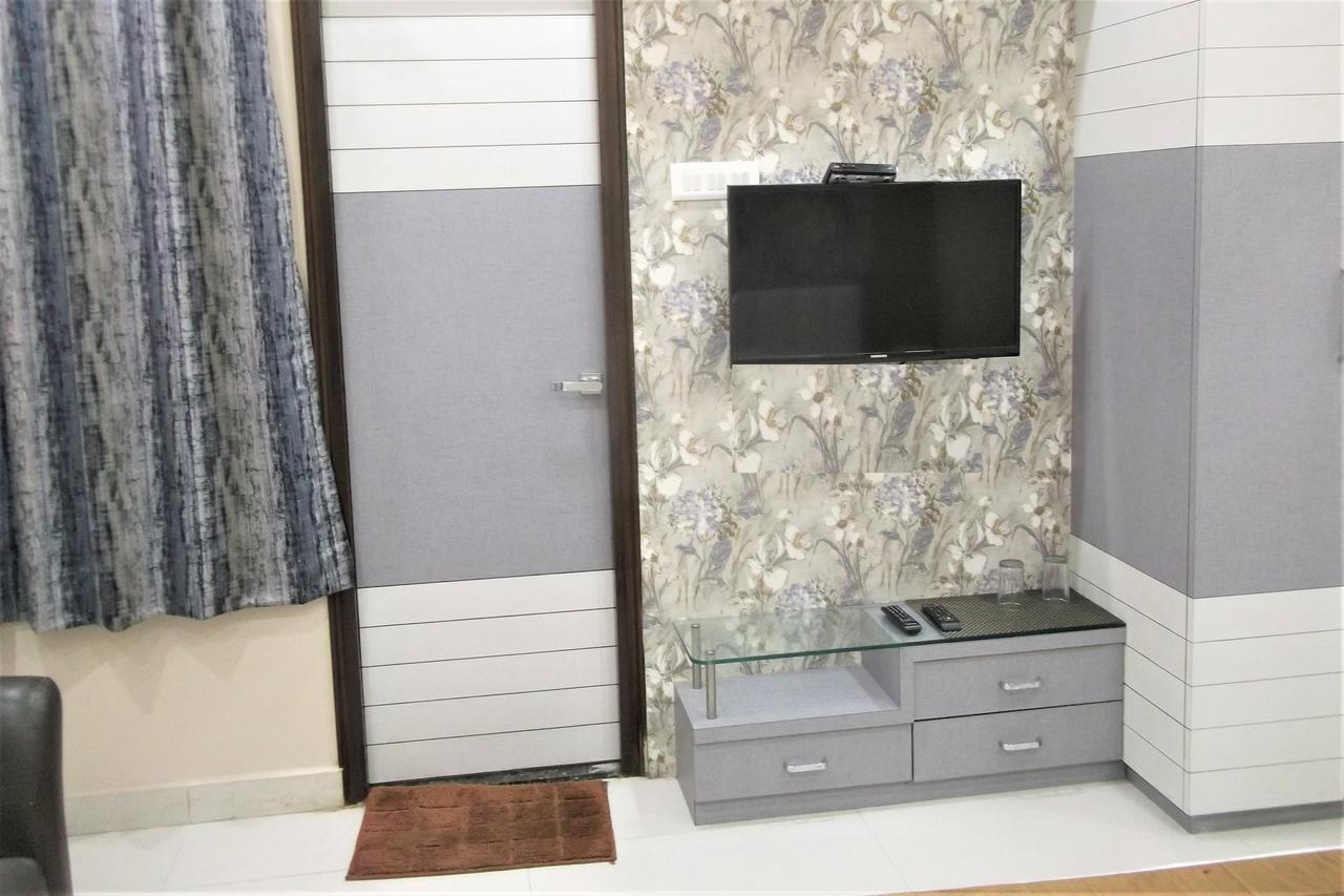 Oyo 10360 Hotel Grand Manoranjan Gorakhpur Bagian luar foto