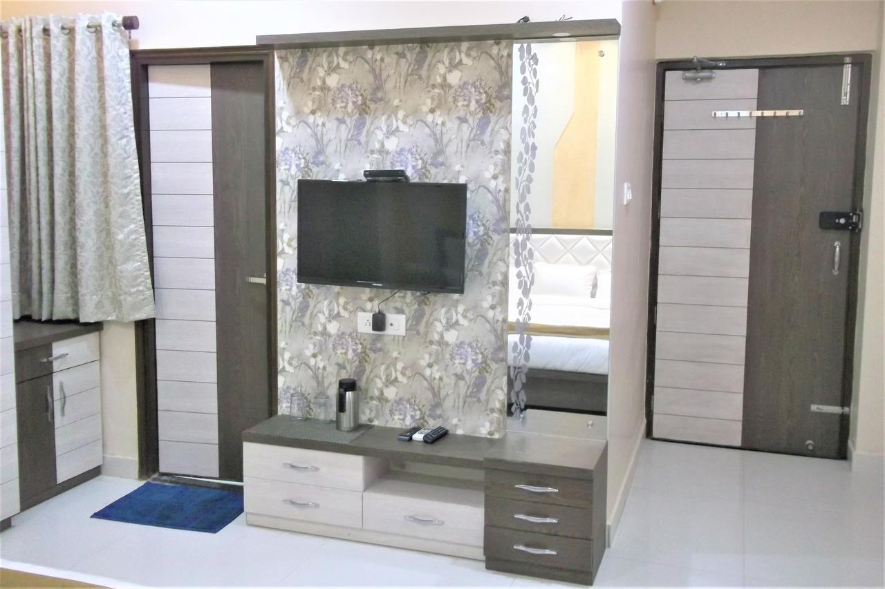 Oyo 10360 Hotel Grand Manoranjan Gorakhpur Bagian luar foto