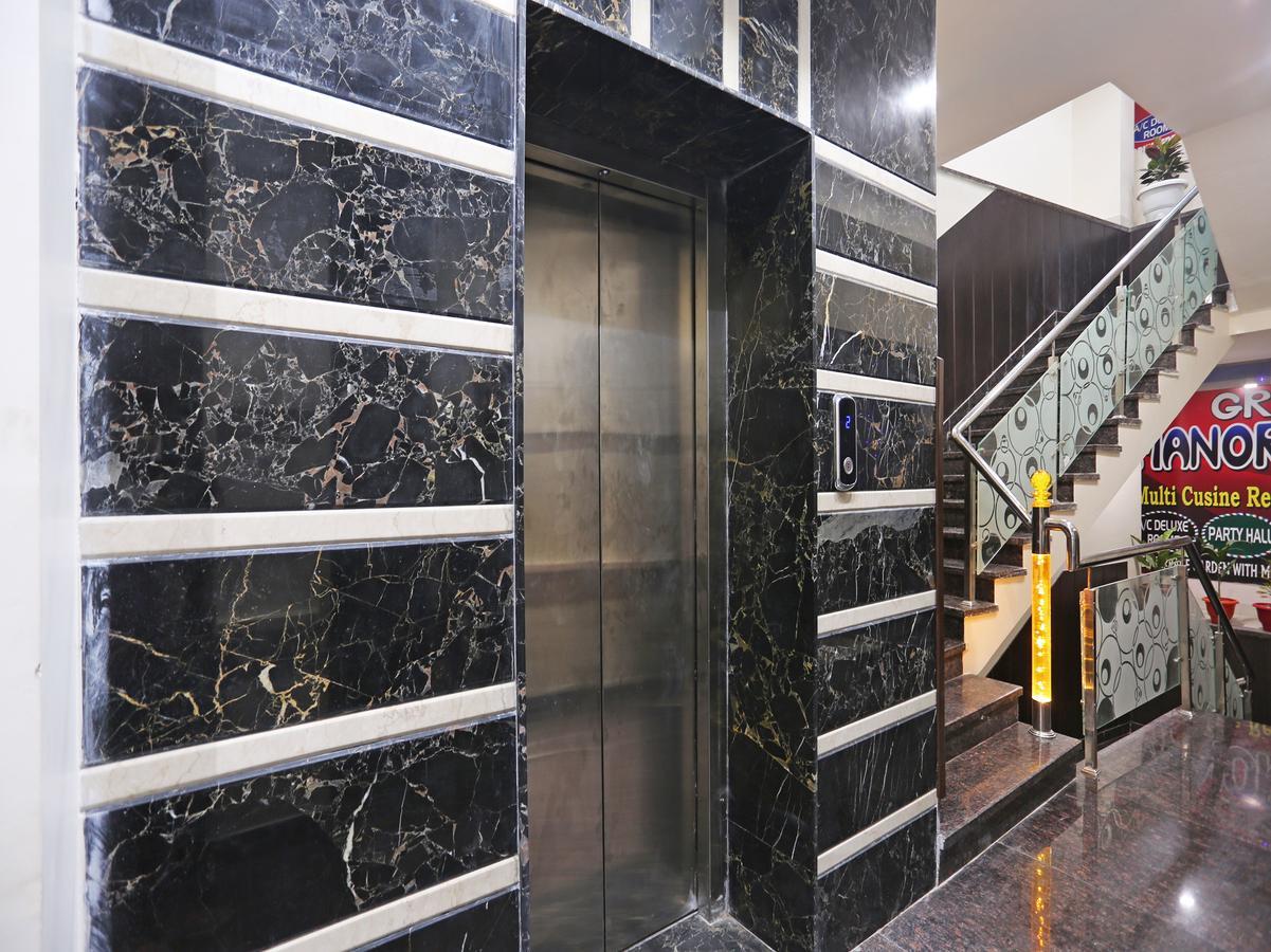 Oyo 10360 Hotel Grand Manoranjan Gorakhpur Bagian luar foto