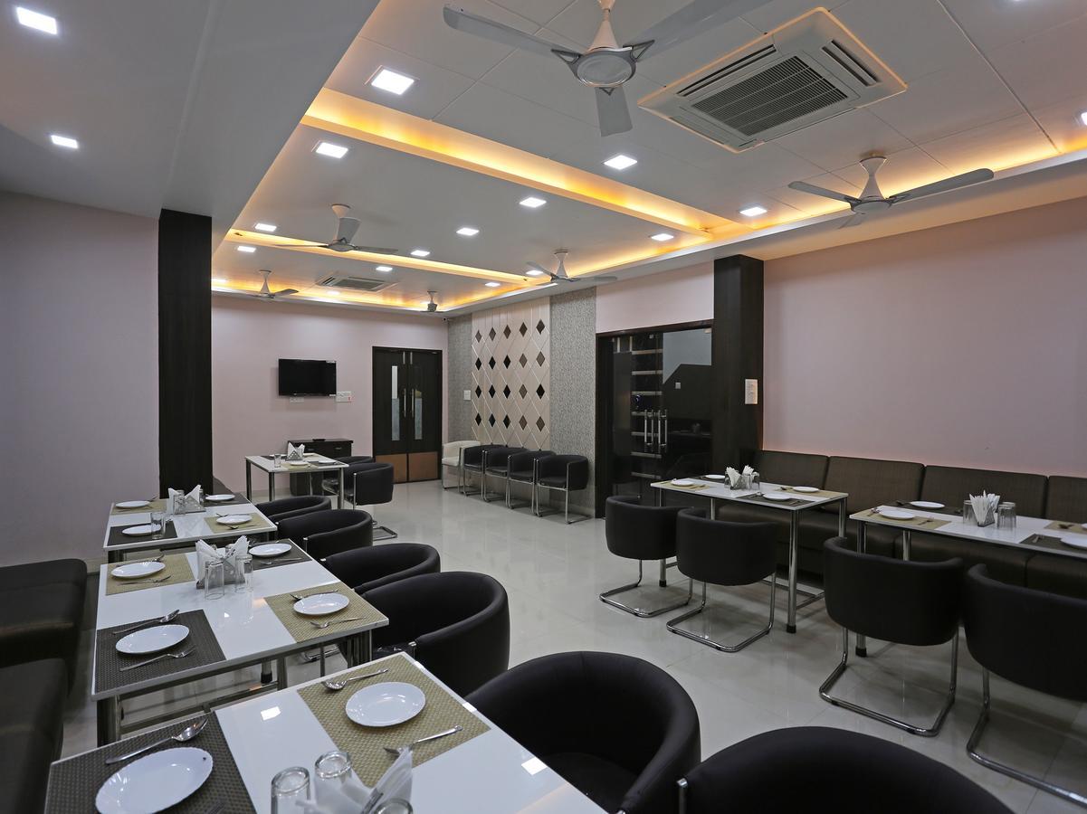 Oyo 10360 Hotel Grand Manoranjan Gorakhpur Bagian luar foto