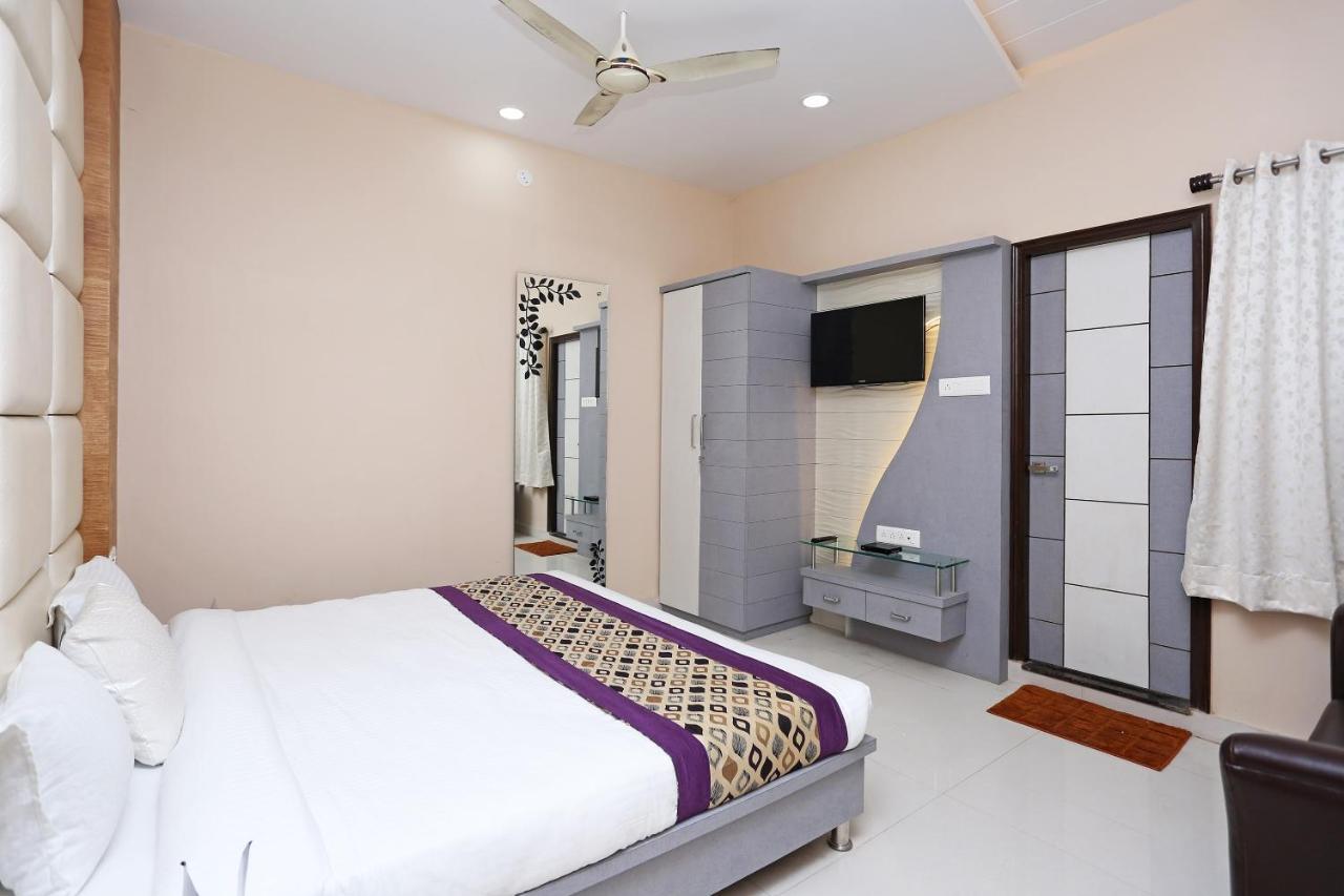 Oyo 10360 Hotel Grand Manoranjan Gorakhpur Bagian luar foto