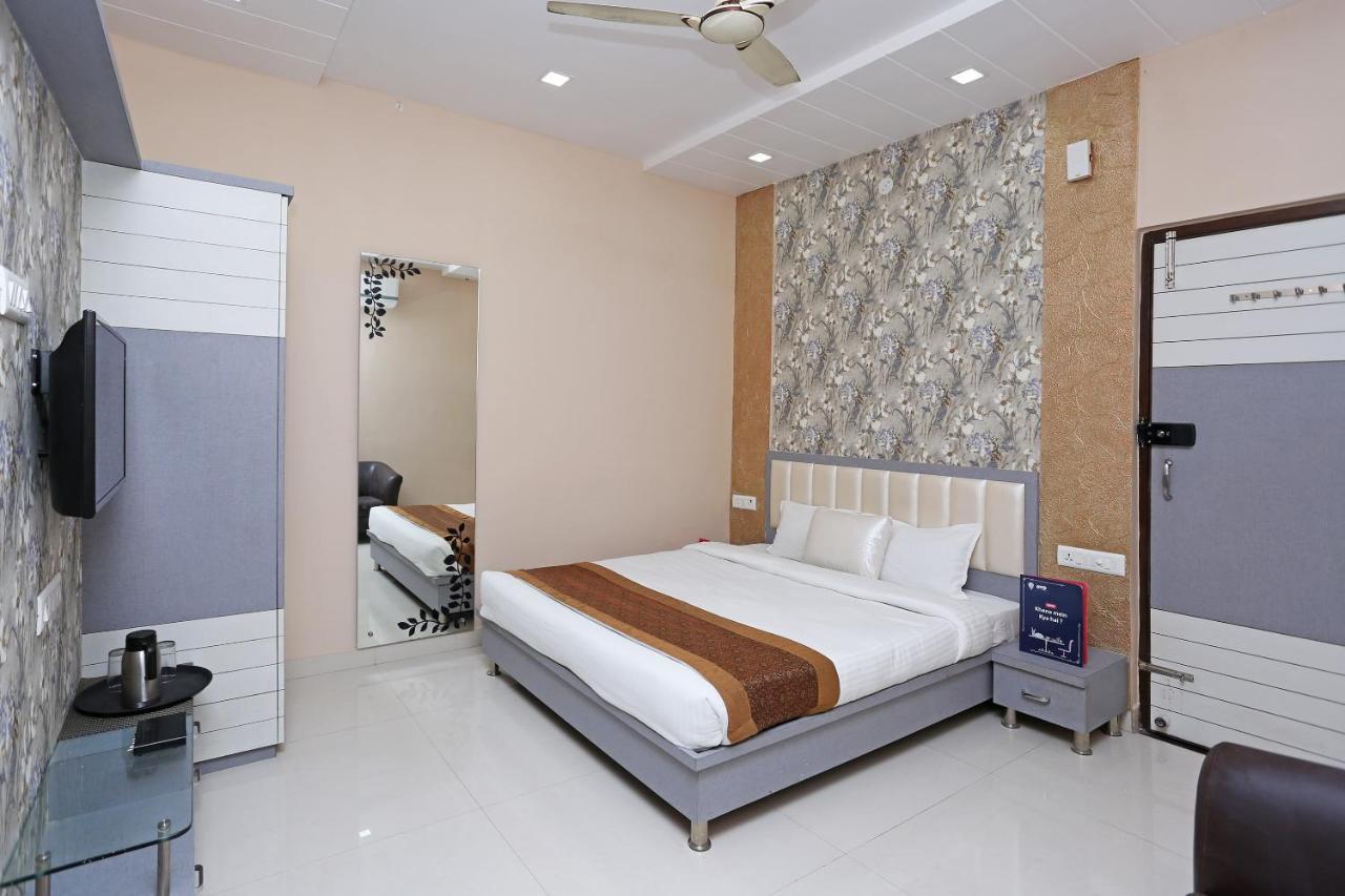 Oyo 10360 Hotel Grand Manoranjan Gorakhpur Bagian luar foto