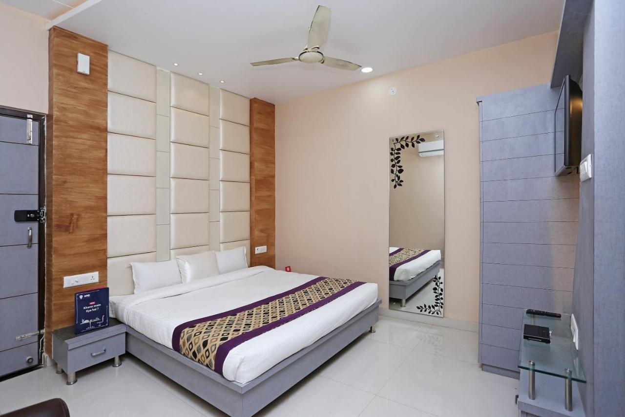 Oyo 10360 Hotel Grand Manoranjan Gorakhpur Bagian luar foto