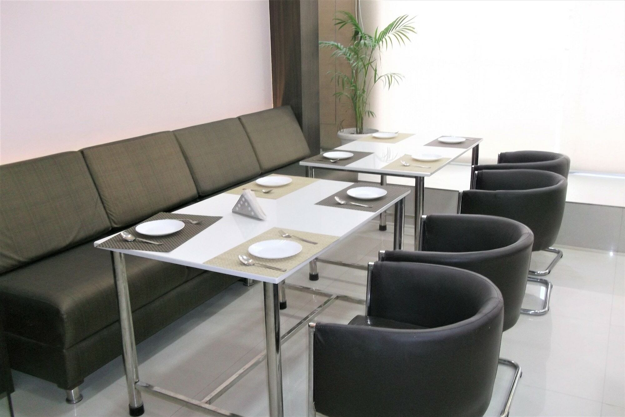 Oyo 10360 Hotel Grand Manoranjan Gorakhpur Bagian luar foto