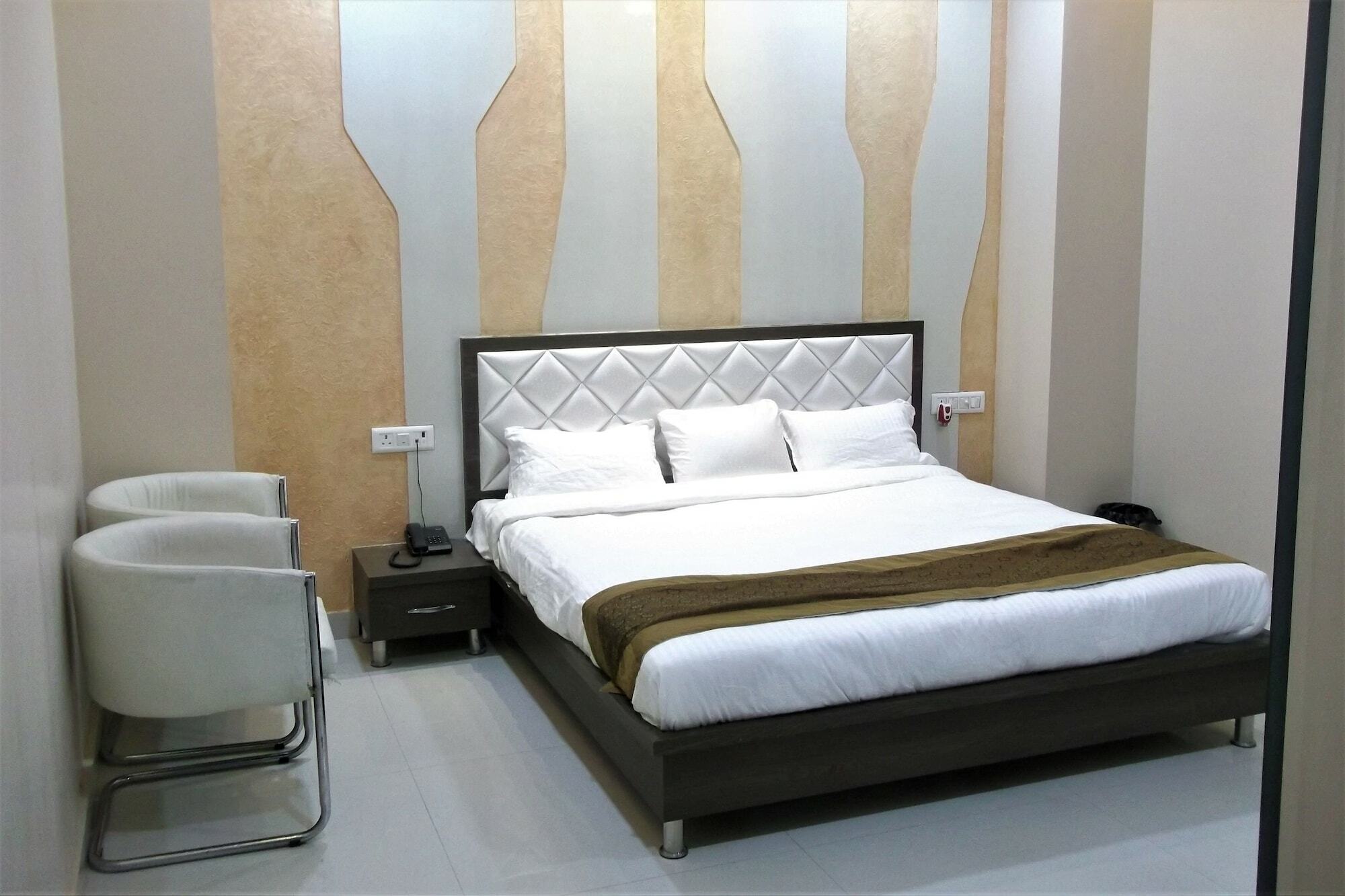 Oyo 10360 Hotel Grand Manoranjan Gorakhpur Bagian luar foto